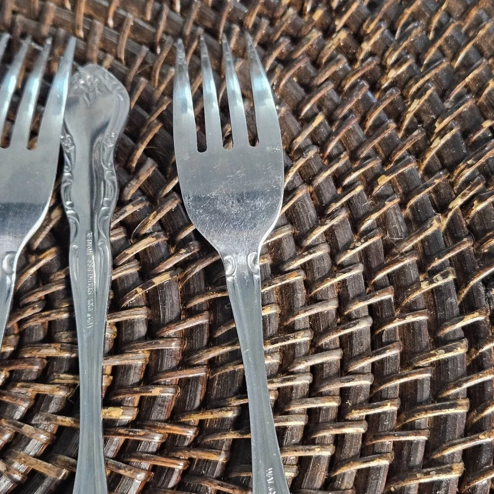 Lot of 4 Walco Discretion Stainless Korea Dinner‎ Forks